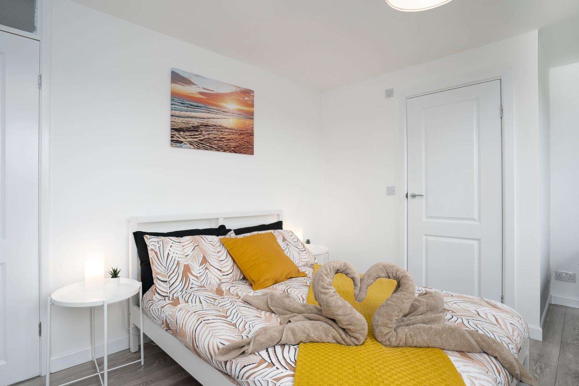 Modern 4 Bed House-Free Parking Leilighet Burton  Eksteriør bilde