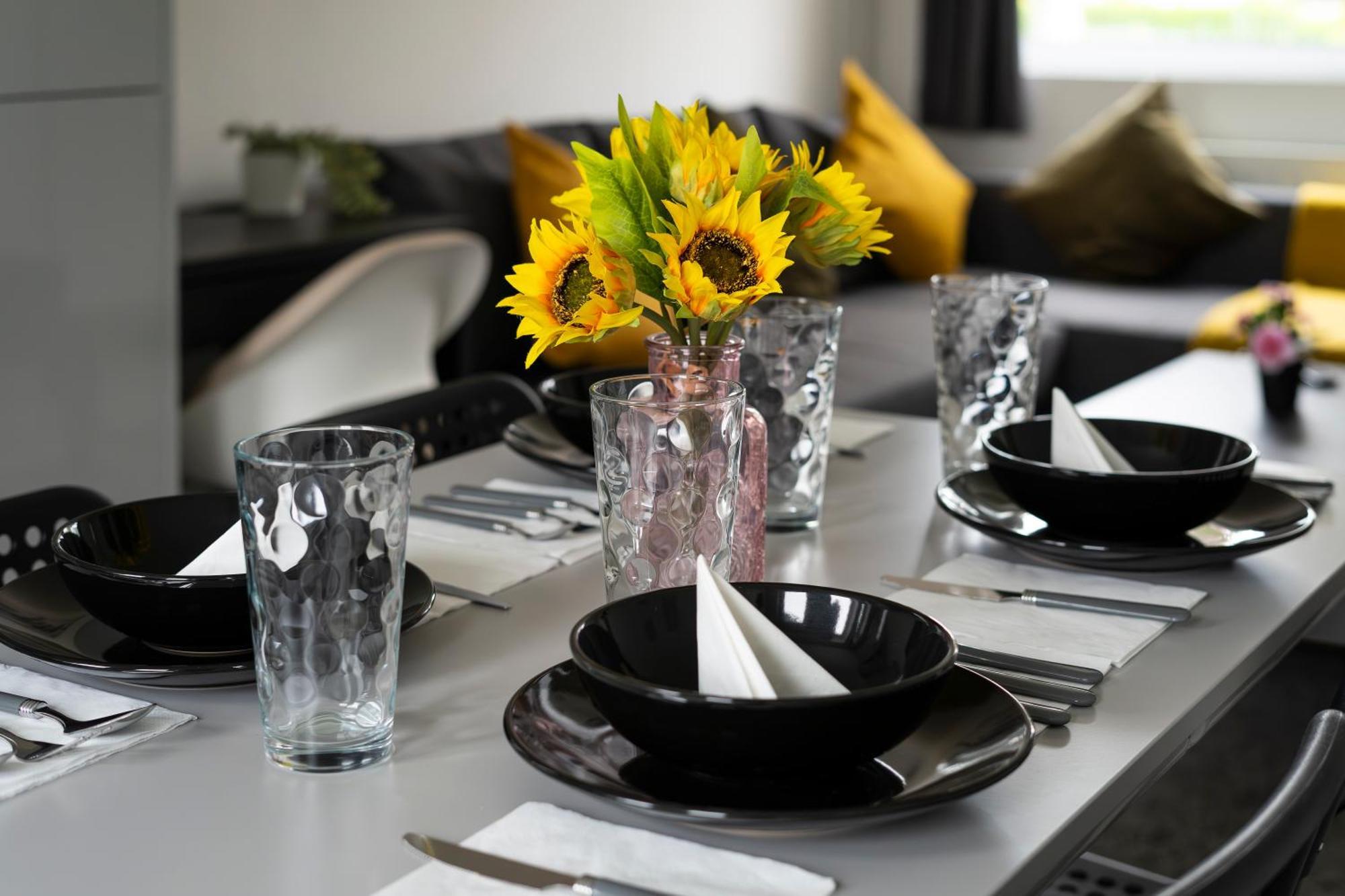 Modern 4 Bed House-Free Parking Leilighet Burton  Eksteriør bilde